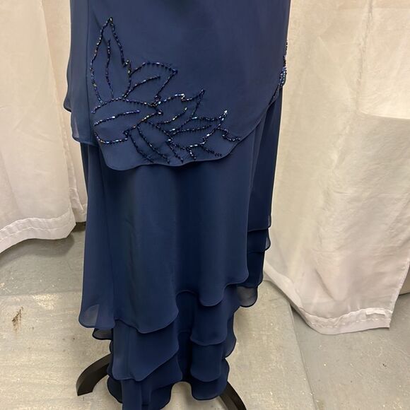 Beautiful two-piece dress size 12, lightweight, gorgeous, sequin working - Picture 9 of 13